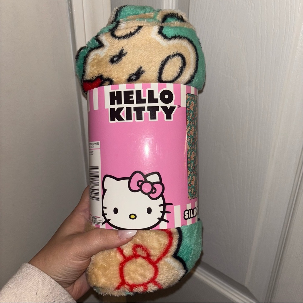Hello Kitty Christmas Gingerbread Plush Throw - Picture 3 of 6